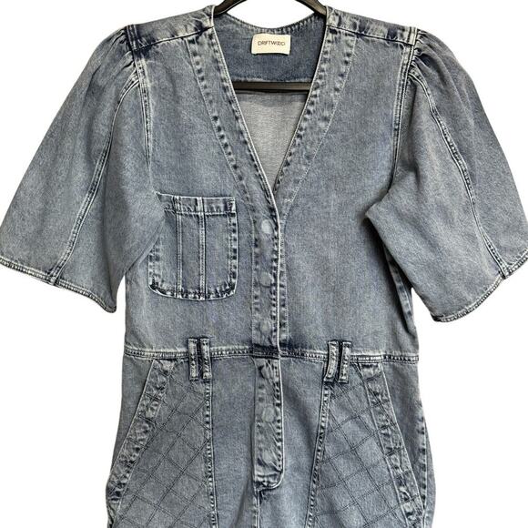 Driftwood NWOT Quilted Romper Belted Waist V Neck Denim Acid Wash Size Small - Picture 4 of 12